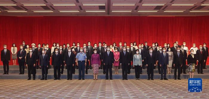 習(xí)近平會見香港特別行政區(qū)行政、立法、司法機關(guān)負責(zé)人