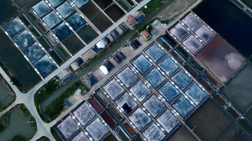 七彩鹽田如大地調(diào)色盤(pán)