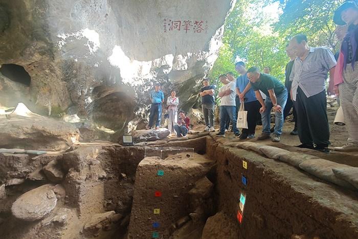 三亞落筆洞遺址新發(fā)現(xiàn)一處舊石器時代墓葬