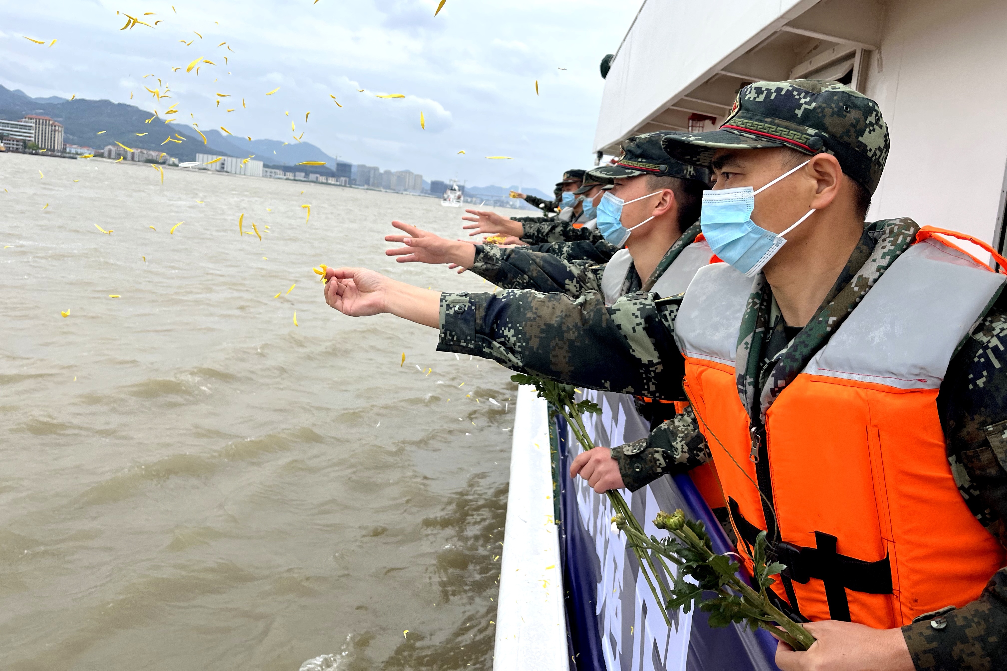 海上鳴笛、線上緬懷 福州海警多種方式祭英烈
