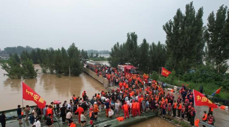 “逆行”重器中流擊水，創(chuàng)造救援速度奇跡<p>以精銳之“能”，護百姓之“安”，每一次極速救援，都是一場全力以赴，是承諾更是本色。<p>