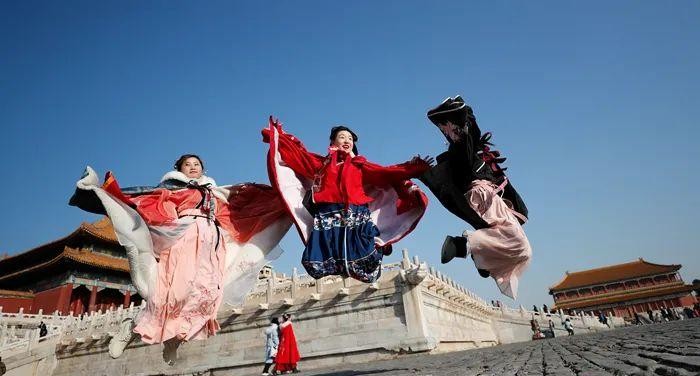 國(guó)潮俘獲“Z世代”，中國(guó)人審美旨趣向內(nèi)看