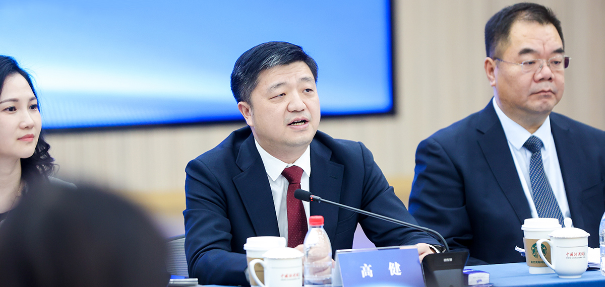 國家發(fā)改委國際司副司長(zhǎng)高健：助力美在華跨國企業(yè)更好融入新發(fā)展格局<p>    高健強(qiáng)調(diào)，中國擴(kuò)大高水平開放的決心不變。中國政府一如既往歡迎包括美國企業(yè)在內(nèi)的各國企業(yè)來華發(fā)展、在華發(fā)展。<p>