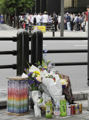 日本秋葉原血案5周年民眾赴事發(fā)現(xiàn)場獻花祈福