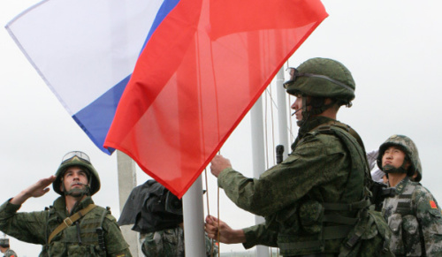 中俄兩軍飛行員開(kāi)始聯(lián)合飛行熟悉環(huán)境偵查地形