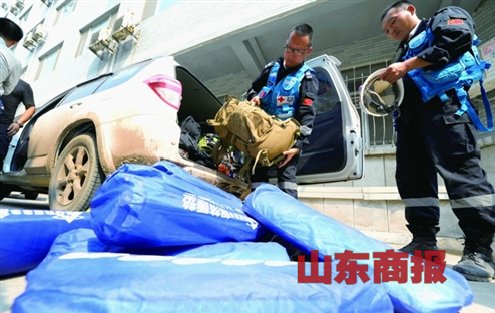 民間救援隊馳援云南震區(qū)自備裝備自費(fèi)參與救助