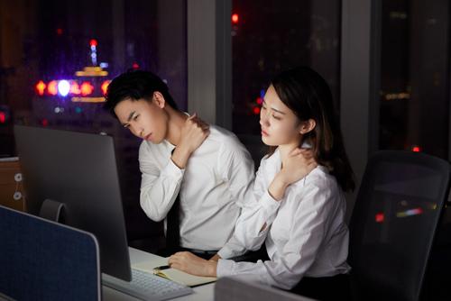 久坐傷身！中醫(yī)教你三組動(dòng)作緩解肩頸疲勞
